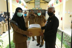 Bupati Asahan Bagikan Bantuan APD Dari Provsu di Enam Puskesmas Bupati Asahan