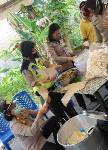 Polsek Medan Baru Dirikan Posko Dapur Umum Bagi Warga Polsek Medan Baru