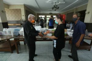 Peduli Kondisi Asahan, Etnis Tionghoa Asahan Berikan Bantuan APD