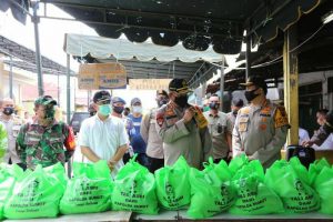 Kapolda Bagi Korban Kebakaran