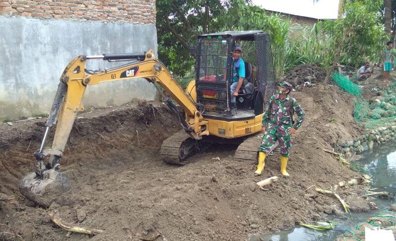 Alhamdulillah, Tidak Jadi Ngganggur Mendekam Di Rumah, Operator Excavator TMMD Ke-109 Tanah 600