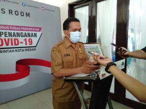 Mardohar Tambunan saat konfrensi Pers dengan wartawan di Press Room Gugus Tugas Percepatan Penanganan Covid-19 Kota Medan, Selasa (3/11/2020).