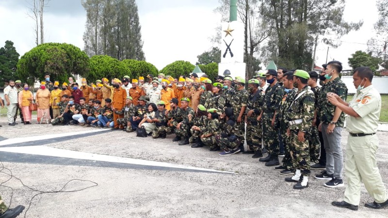 Pengurus Daerah Pemuda Panca Marga Sumatera Utara dan Legiun Veteran Republik Indonesia Kabupaten Karo peringati Hari Pahlawan Nasional dan Tabur bunga di Makam Pahlawan Kabanjahe (10/11).