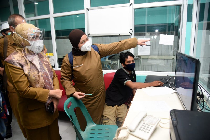 Sekertaris Daerah Provinsi Sumut R Sabrina meninjau renovasi RS Haji Medan, Jalan Rumah Sakit, Desa Medan Estate, Kecamtan Percut Sei Tuan, Kabupaten Deli Serdang, Sumut