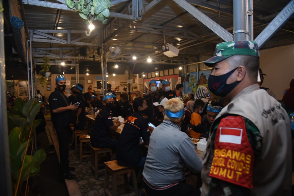 Tim Satuan Tugas (Satgas) Covid-19 Medan- Binjai-Deli Serdang (Mebidang) kembali merazia sejumlah rumah makan dan kafe di beberapa kawasan di Kota Medan
