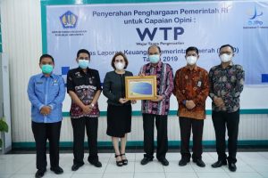 Wali Kota Tebingtinggi Ir. H. Umar Zunaidi Hasibuan, MM menerima Piagam Wajar Tanpa Pengeculian (WTP) atas pencapaian opini WTP yang diberikan langsung oleh Kabid PAPK Kanwil DJPB Provinsi Sumatera Utara