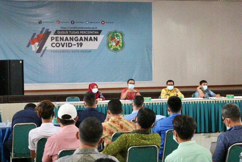 Juru Bicara Gugus Tugas Percepatan Penanganan Covid-19 Kota Medan dr Mardohar Tambunan dalam Acara Sosialisasi Peraturan Wali Kota (Perwal) No.27/2020 tentang Pedoman Adaptasi Kebiasaan Baru (AKB) Pada Kondisi Pandemi Covid-19 di Posko Gugus Tugas Covid-19, Gedung Serba Guna Dharma Wanita, Jalan Rotan Medan, Medan Petisah, Kamis (5/11)
