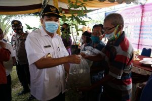 wali kota Wali Kota Tebingtinggi Ir. H. Umar Zunaidi Hasibuan, MM memberikan bantuan kepada pelaku usaha kota Tebingtinggi