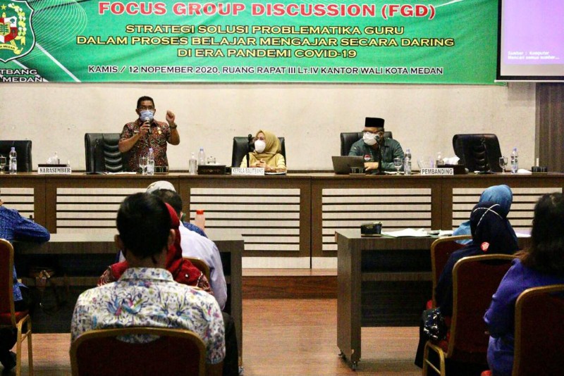 Penjabat Sementara (Pjs) Wali Kota Medan Ir Arief Sudarto Trinugroho MT diwakili Plt Kepala Balitbang Setdako Medan Purnama Dewi yang bertindak sebagai pimpinan sekaligus membuka FGD