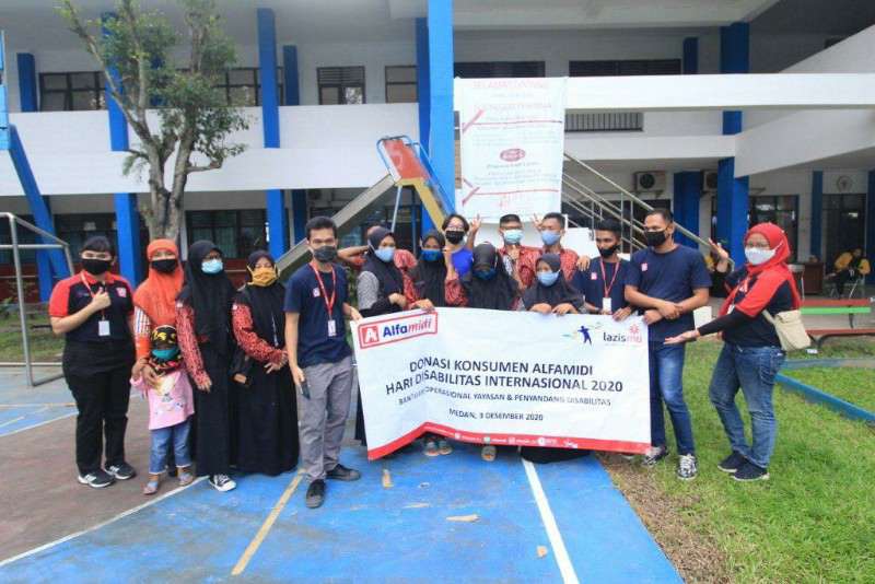 Donasi Konsumen Alfamidi Bantu Penyandang Disabilitas di Tanah Air