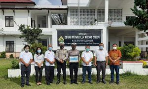 DPRD Samosir Beri Penghargaan Atas Keteladanan Brigadir Polisi Heri