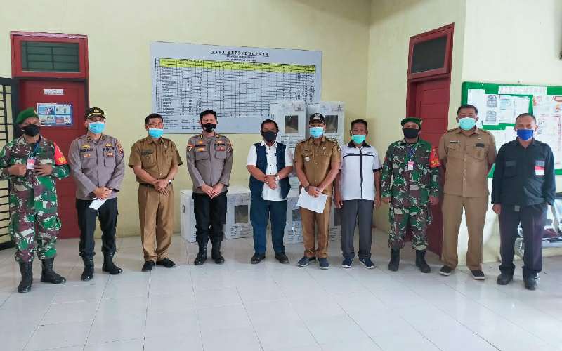 Cek Kesiapan TPS, Sekdakab Karo Ajak Masyarakat Tidak Golput dan Patuhi Prokes