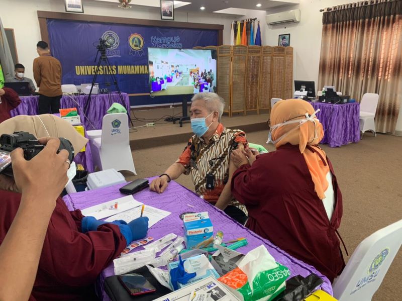 Vaksinasi Tahap II Tokoh Lintas Agama di Kampus Pascasarjana UMSU Sukses