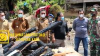 Wakil Bupati Karo Serahkan Bantuan Kebakaran Desa Ujung Deleng