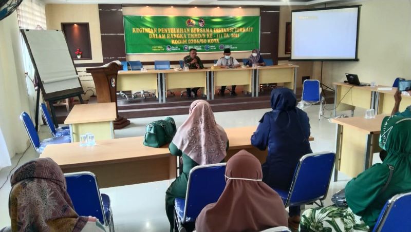 Anggota Satgas Selenggarakan Penyuluhan Perikanan di Nagari Talang Maur