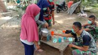 Bu Halimah, Suguhkan Kopi Dukung Giat TMMD