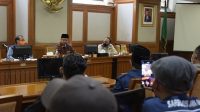 Uu Ruzhanul Berdialog dengan Buruh di Gedung Sate