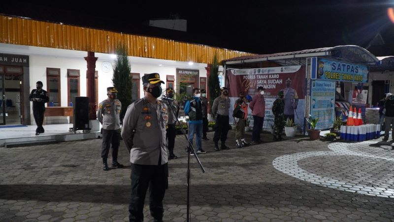 Kapolres Tanah Karo AKBP.Yustinus Setyo SH,Sik pimpin apel gabungan skala besar di Mapolres Tanah Karo.