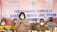 Karo Bantuan Beras-1 Bupati Karo Serahkan Bantuan Beras PPKM