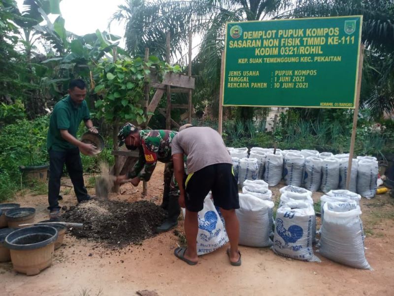 Isi Waktu Istirahat, TNI-Polri Jalin Keakraban