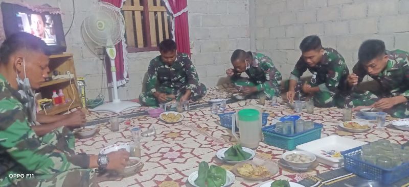 Senang pencapaian TMMD ke-111, Pak Samadi Undang Anggota Satgas Makan Malam