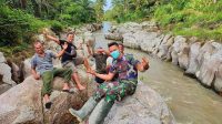 Sebelum Pergi, Anggota Satgas TMMD Kodim 0204/DS Nikmati Keindahan Alur Sei Buaya