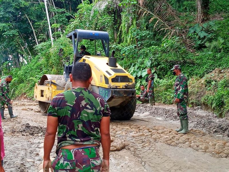 Agar Lebih Maksimal, Satgas Kodim 0204/DS Terus Awasi Pemadatan Ulang Jalan TMMD