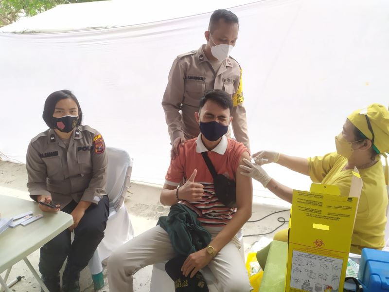 Tekan Covid-19, Polsek Medan Helvetia Bersama Muspika Laksanakan Vaksinasi Tahap Ke 2