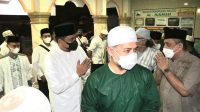 Wagubsu dan Wali Kota Medan Salat Subuh Berjamaah di Masjid Al Hikmah