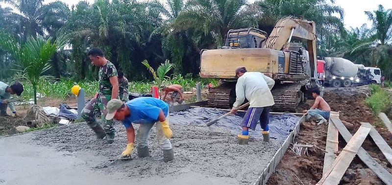 Satgas Kodim 0204/DS Terapkan Inovasi Baru dalam Pengecoran Jalan TMMD