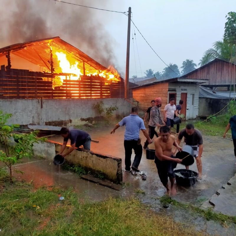 Enam Unit Rumah Ludes Dilalap Api di Lau Baleng Karo