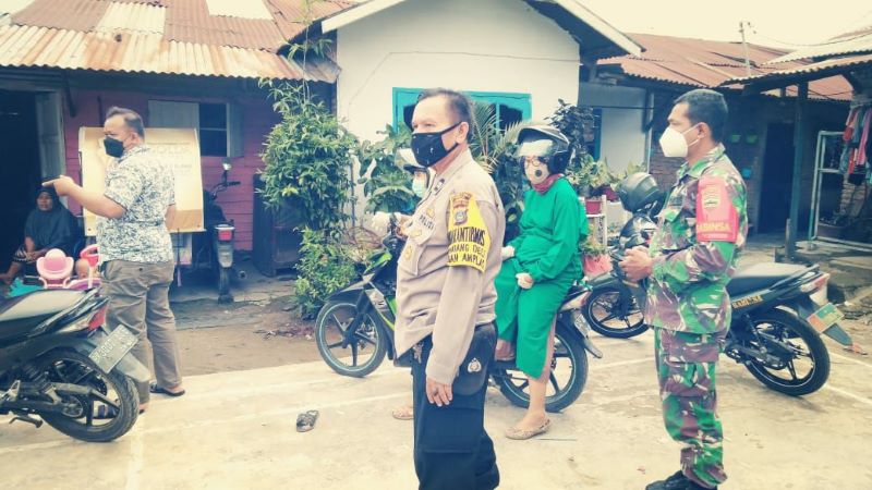 Tekan Penyebaran COVID-19, Babinsa Bersama Puskesmas Lakukan Tracing Tratment dan Testing