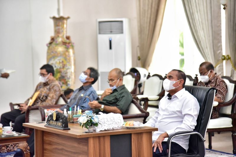Memuat Banyak Nilai, Gubernur Sumut Berharap Buku Bocah Kebon dari Deli Banyak Dibaca Orang
