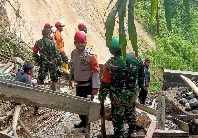 Pencarian Dilanjutkan Besok, Satu Lagi Korban Proyek Penahan Tebing Di Desa Sugihen Karo
