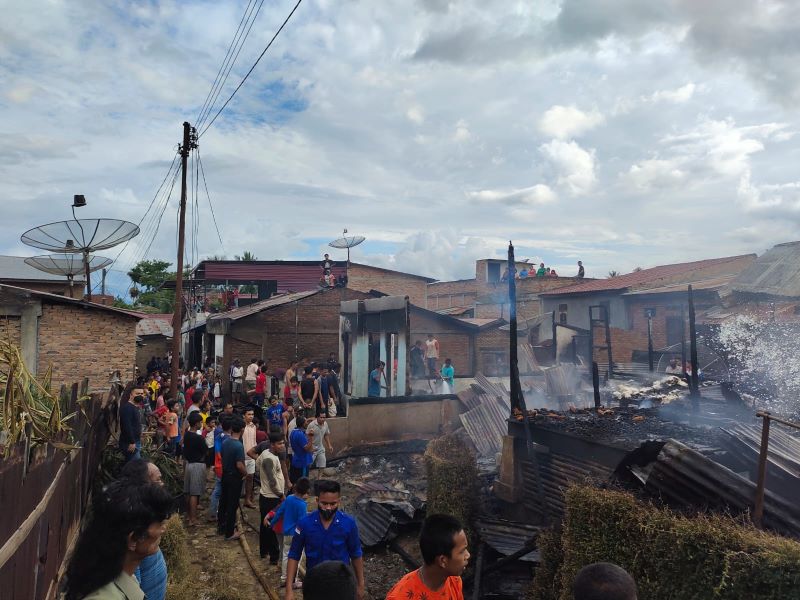 Tiga Unit Rumah Ludes Dilahap Api Di Desa Perbesi