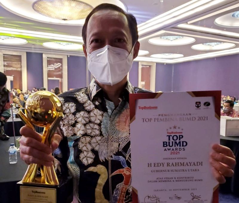 Gubernur Edy Rahmayadi Raih Penghargaan Top Pembina BUMD 2021