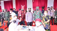 Wali Kota Medan Bersama Panglima TNI dan Kapolri Meninjau Vaksinasi Massal di Pasar Induk Lau Cih
