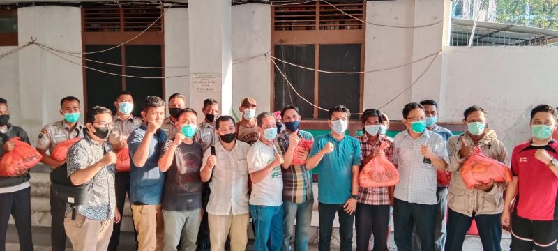 Forwakum Sumut Berbagi Sembako Kepada PKL dan Satpam PN Medan