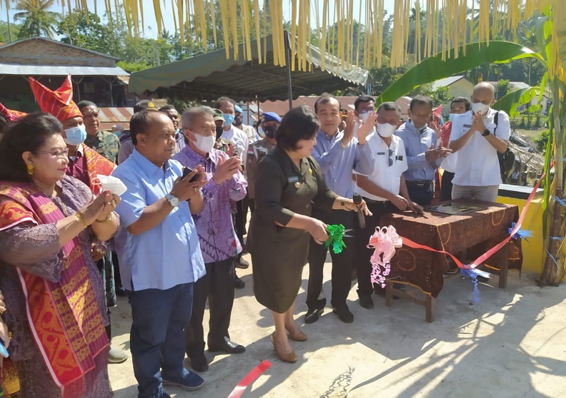 Bupati Karo Resmikan Jalan Penghubung Lau Tir Desa Gunung Tiga Binanga