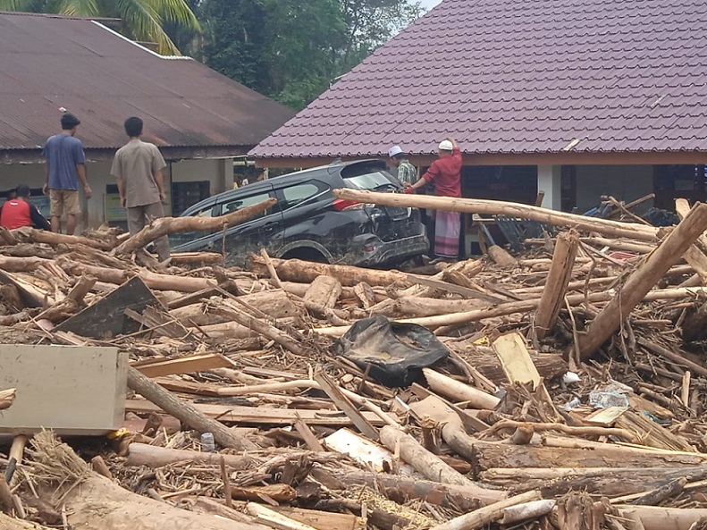 Kepala BPBD Palas Menduga Limbah Kayu Dihulu Penyebab Banjir Bandang