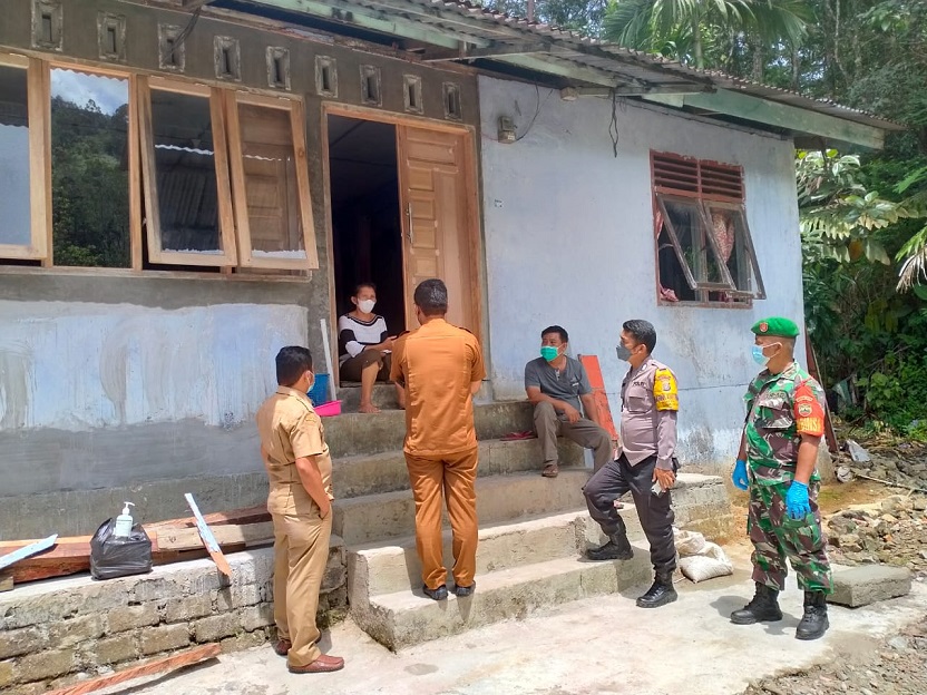Antisipasi Covid-19 Polsek Pandan Tracing ke Rumah Warga
