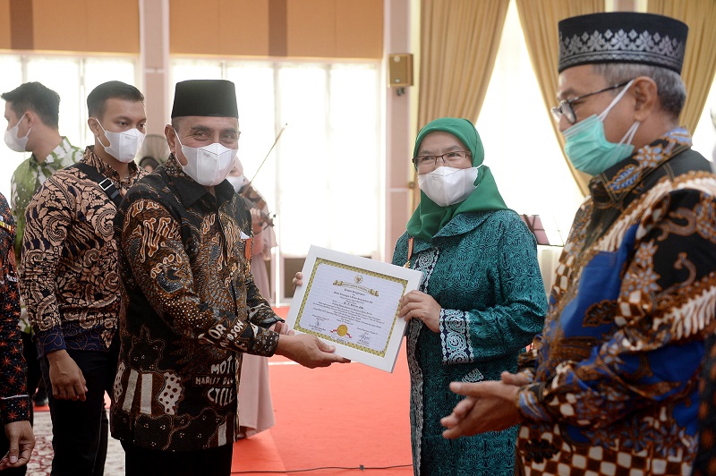 Gubernur Sumut Serahkan Penghargaan Kejuangan 9 Windu Kemerdekaan RI