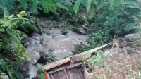 Angkot KMJ Masuk Jurang sungai Lau Nggalam Desa Lau Buluh, 8 Orang Alami Luka-luka