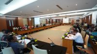 DPRD Sumut Apresiasi Upaya Perbankan Selesaikan Keluhan Nasabah MEDAN | kliksumut.com - Ketua Komisi C DPRD Sumatera Utara Dr. Poaradda Nababan, Sp.B menyambut baik upaya proaktif yang dilakukan Bank Mandiri Taspen dan Bank BRI Cabang Medan, untuk memaksimalkan dialog dalam menyelesaikan keluhan yang disampaikan sejumlah nasabah. Politisi dari