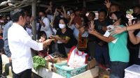 Presiden Jokowi Temui Pedagang di Pasar Alasa