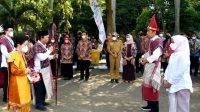Tiba di Lapangan Merdeka, Presiden dan Ibu Iriana Disambut Tradisi Adat Batak Toba