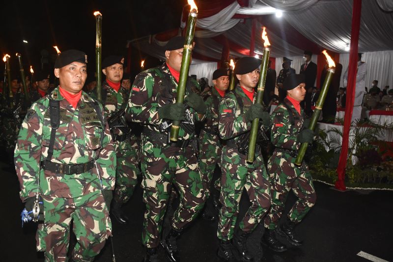 Pangdam I Bukit Barisan Bersama Forkopimda Lepas Pawai Ribuan Obor