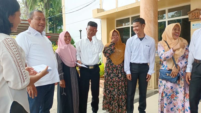 8 Calon Mahasiswa Politeknik Kelautan-Perikanan Dilepas Wali Kota Sibolga