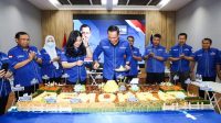 AHY Potong Tumpeng Rayakan HUT Ke-21 Partai Demokrat