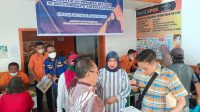 Delmeria Sikumbang Memantau Pembagian Bantuan BLT-BBM di Kota Sibolga